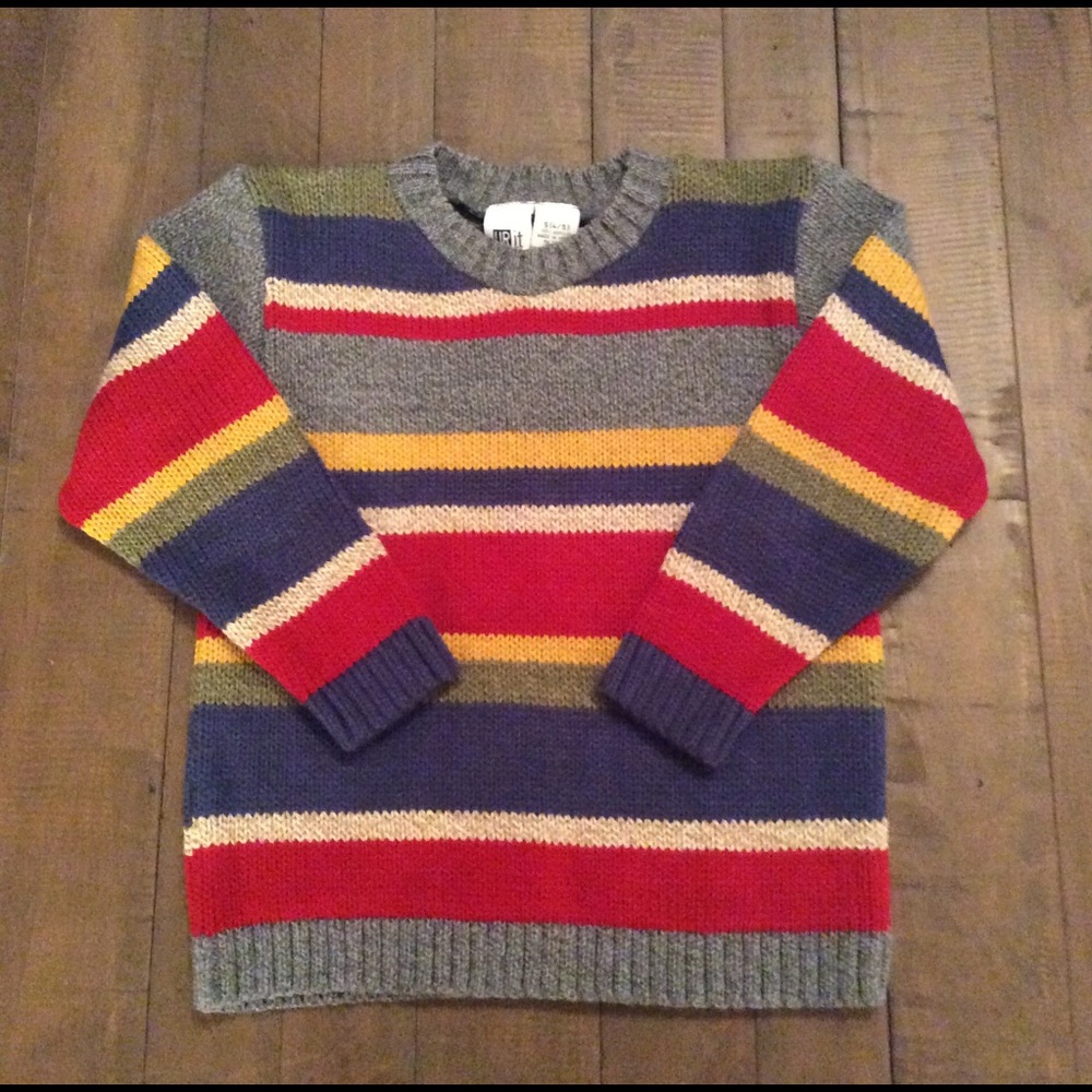 UR it crewneck sweater. Size S(4-5)